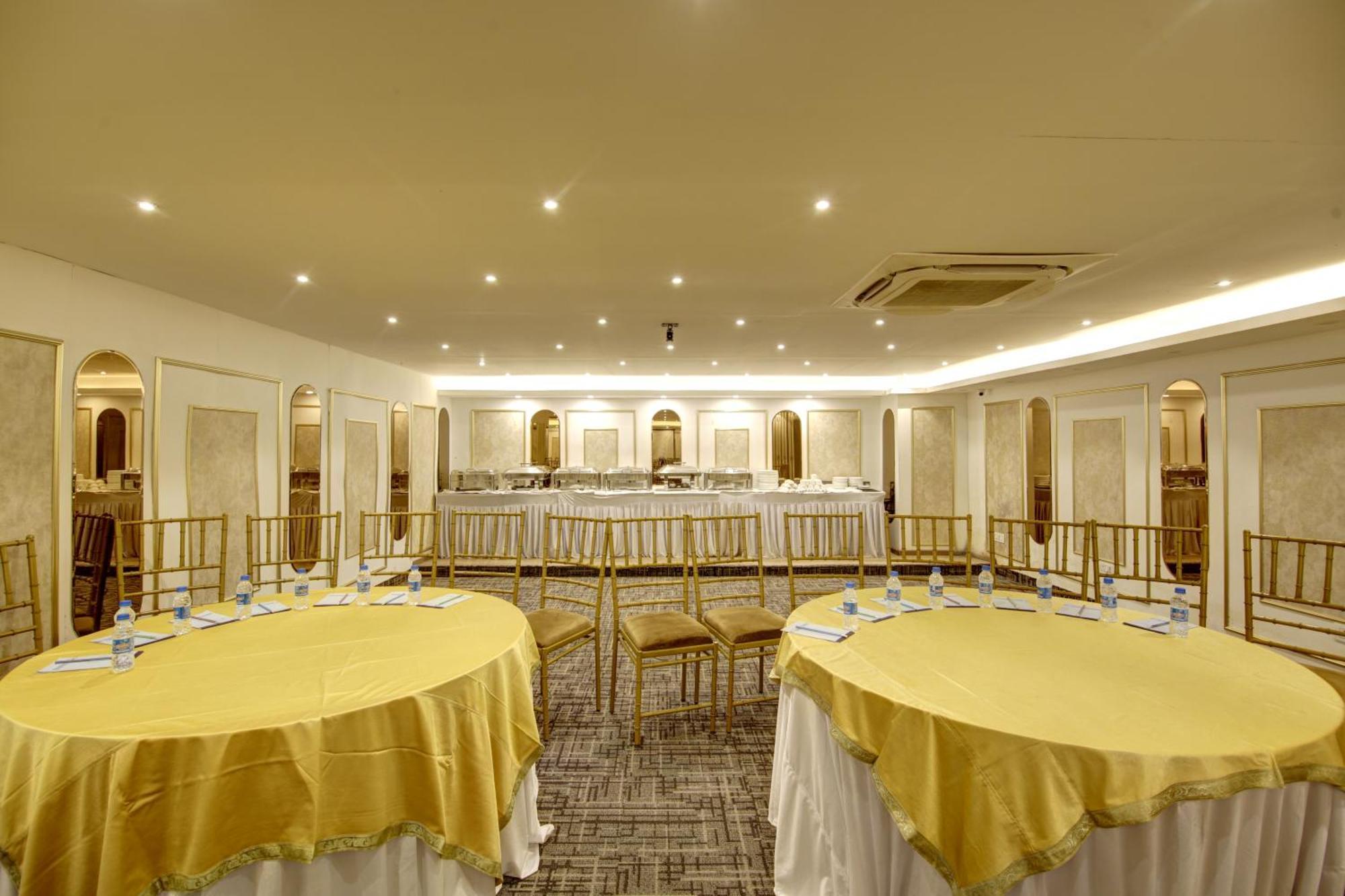 Hotel Town Grand Patel Nagar Neu-Delhi Exterior foto