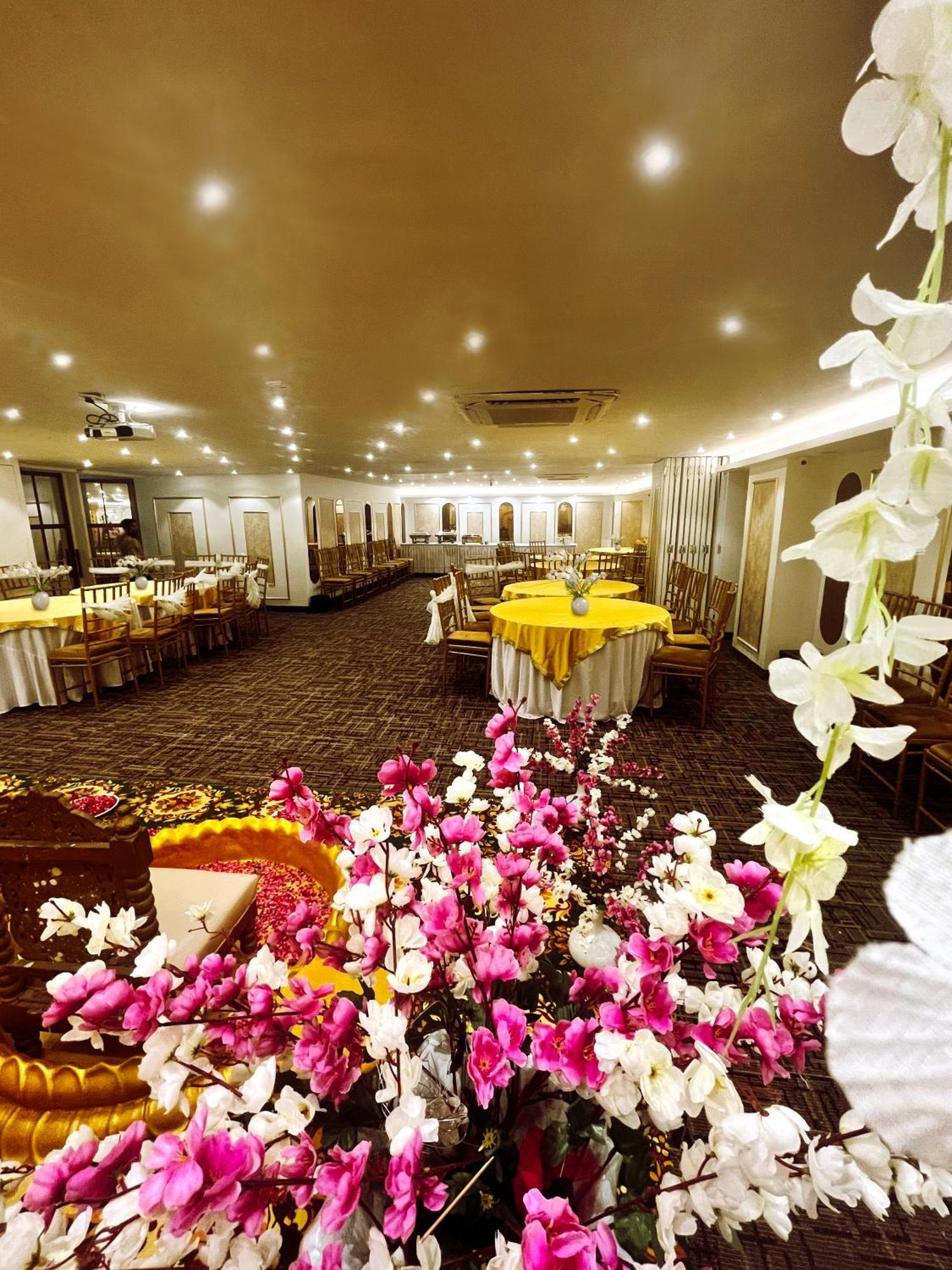 Hotel Town Grand Patel Nagar Neu-Delhi Exterior foto
