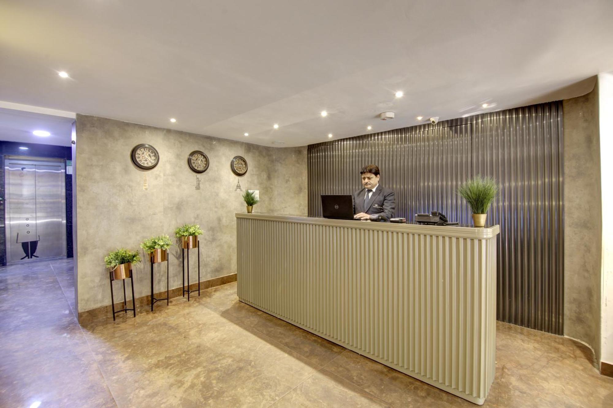 Hotel Town Grand Patel Nagar Neu-Delhi Exterior foto